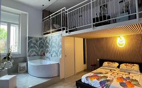 Charm E Chic