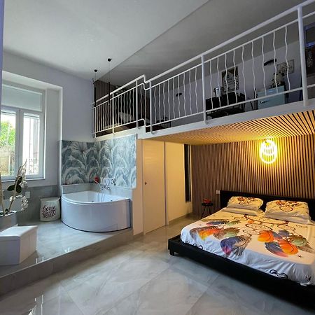 Appartamento Charm E Chic Napoli Esterno foto