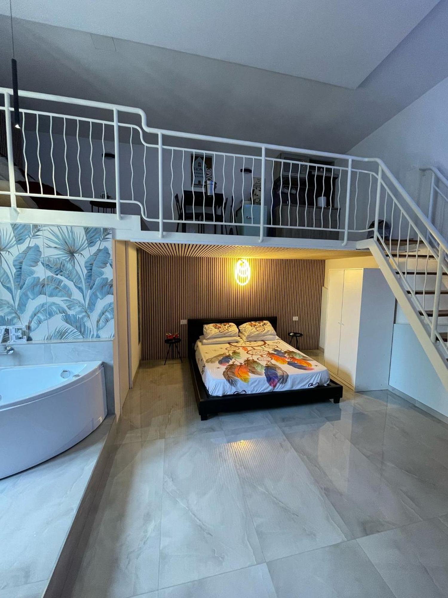 Appartamento Charm E Chic Napoli Esterno foto